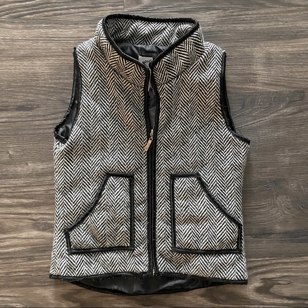 Herringbone lined vest. Girls Sz 5/6.